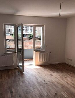 Nürnberg Altstadt: top 2-Zimmerwohnung, 2024 saniert, hochwertige Einbauküche, Balkon mit Burgblick, Parkettboden, Aufzug - zum 01.11.2025 verfügbar - Nürnberg