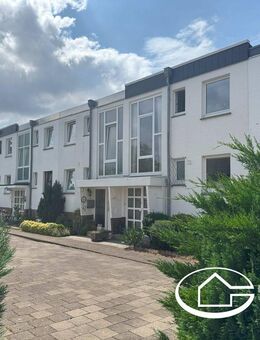 Von Ihrem IMMO.PARTNER: Helles Zuhause mit Garten und Garage -Freiwerdendes Reihenhaus mit Potential - Nienburg (Weser)