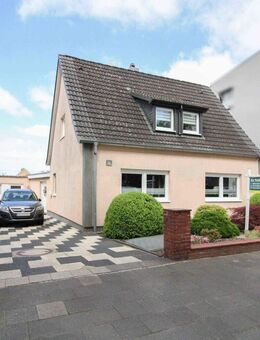 EFH in Neumünster: Großzügiger Garten mit Park-Charakter und Potenzial für Hinterbebauung - Neumünster