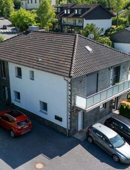 Wohnen plus Einliegerwohnung - Raumwunder für Familie, Arbeiten oder Rendite - Lohmar