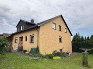 Mehrfamilienhaus mit 3 Wohnungen, zentrale Lage, Balkon, 1 Garage, Stellplätze *PV-Anlage*; - Seßlach