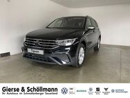 VW Tiguan, 2.0 TDI Allspace Life, Jahr 2022 - Schmallenberg