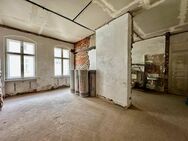 Individuelle sanierungsbedürftige Altbauwohnung mit Balkon in Berlin-Schöneberg - Berlin