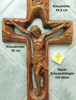 Kreuz in Holzoptik mit neuem Kreuzanhänger - Wendlingen (Neckar) Zentrum