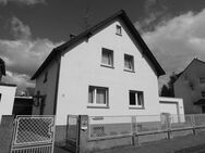 Geräumiges Zweifamilienhaus mit idyllischem Garten und Kamin! - Offenbach (Main)