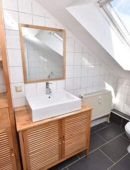 * 3-Zimmer Dachgeschosswohnung in Braunfels-Altenkirchen * - Braunfels