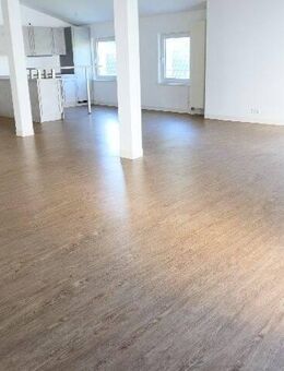 Sehr helle große ruhige Loft-Wohnung mit zwei Freitritten und großem Komfort-Badezimmer! - Hameln