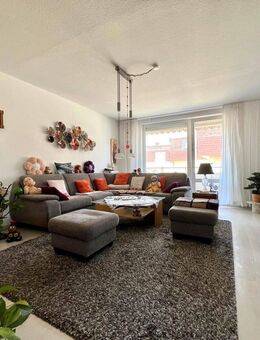 Modernisierte Vier-Zimmerwohnung mit Balkon und Marquardt-Küche - Frankfurt (Main)