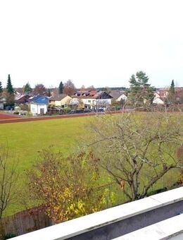 Reihenhaus mit ausgebautem Dachgeschoß, Dachterrasse mit Fernblick und kleinem Garten - Zorneding