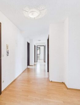 Großzügige 4,5-Zimmer- Wohnung mit sonnigem Balkon | am Ortsrand von Kuchen - Kuchen