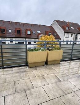 Ein ganz besonderes Highlight! Appartment mit separater Einbauküche und großer Dachterrasse in Flughafennähe! - Düsseldorf