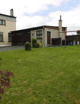 Teilsaniertes Mehrfamilienhaus mit viel Nebengelass und großem Grundstück in ländlicher Lage - ideal für Handwerker o... - Limbach (Sachsen)