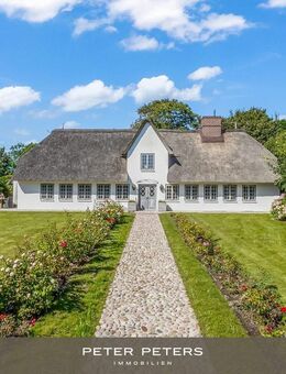 Stilvolles Einfamilienhaus mit Garage, eingebettet in ein traumhaftes Grundstück in Morsum - Sylt