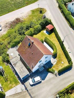 Gepflegtes Einfamilienhaus mit schönem Garten, voll unterkellert, neue Heizung - sofort bezugsfertig - Riekofen