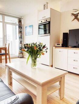 Liebevoll und modern hell eingerichtete Wohnung in der 4. Etage mit Balkon - Heiligenhafen
