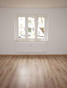 Frei ab 1.3.26 - Moderne 2-Zi.-Whg. im 2. OG - Bad mit Fenster ! - Chemnitz