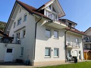 Attraktive 4-Zimmer-Dachgeschosswohnung mit Balkon und Einbauküche in Blumberg - Blumberg