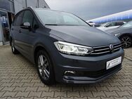 VW Touran, 1.5 l TSI MOVE, Jahr 2023 - Flörsheim (Main)