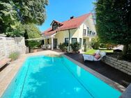 Exklusives Einfamilienhaus mit Sonnengarten und Pool - München