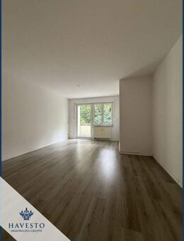 Renovierte 2-Raum Wohnung mit Balkon, Neuer Einbauküche & Stellplatz! - Magdeburg