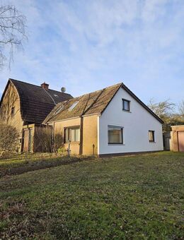 FAMILIENTRAUM, GERÄUMIGE DHH MIT POTENTIAL, 2 GARAGEN U. CA. 888 m² GRUND-ERBPACHT IN GRÜNER LAGE - Kiel