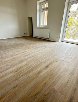 Alles NEU ! 1.OG mit Lift - Süd/West-Balkon - Bad mit Fenster/Wanne/Dusche u.v.m. - Chemnitz