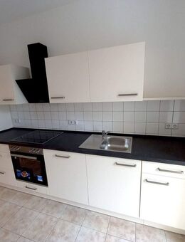 FREUNDLICHE WOHNUNG IN UNINÄHE MIT EINBAUKÜCHE! - Chemnitz