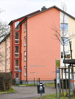 Preisgünstige, gepflegte 4 Zimmer DG-ETW in FN - Kitzenwiese - nur noch der Himmel über Ihnen - Friedrichshafen