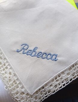 1 Taschentuch mit Rebecca bestickt oder anderem Namen - Stuttgart
