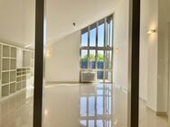 Lichtdurchflutete 3-Zimmer-Atelierwohnung mit Balkon und Tiefgaragenstellplatz - München