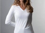 Trigema T-Shirt TRIGEMA Langarmshirt mit V-Ausschnitt (1-tlg)