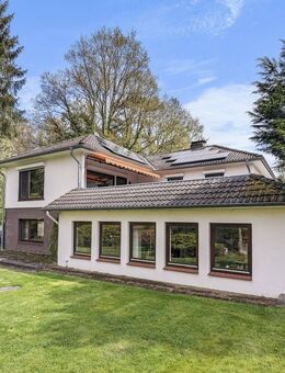 Mehrgenerationshaus mit Einliegerwohnung, Doppelgarage & Traumgarten in Welle - Welle