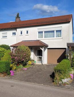 Doppelhaus mit Anbau und großem Garten zentral in Crailsheim zu verkaufen geeignet für 2 Familien - Crailsheim
