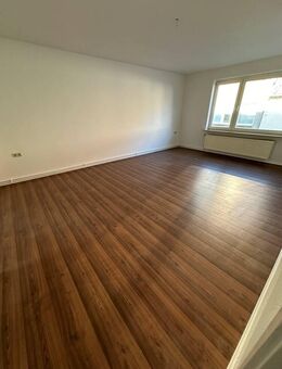 Charmante 2-Zimmer-Wohnung mit Küche und Bad in zentraler Innenstadtlage! Frei ab November! - Wilhelmshaven