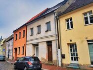 Dr. Lehner Immobilien NB - Schnäppchen-Ausbauhaus mitten in gepflegter Altstadt - Altentreptow