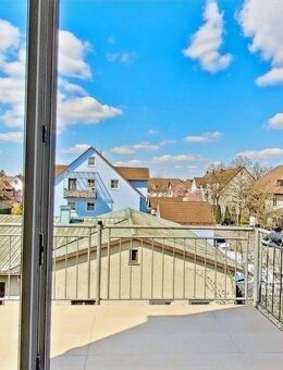 MOOSBURG | Ruhige und geräumige Galerie-Wohnung mit großem Sonnenbalkon! | Leer und Sofort beziehbar - Moosburg (Isar)