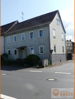 Doppelhaushälfte am Rande der Steinauer Innenstadt mit div. Nebengebäuden, Hoffläche, kleinem Garten - Steinau (Straße, Brüder-Grimm-Stadt)