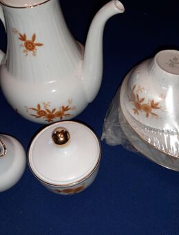 2 teiliges Kaffeservice Porzellan mit Goldrand und Bemalung original Henneberg Porzellan DDR - Berlin