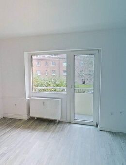 ++ HIER WIRDS GEMÜTLICH: Sanierte 3-Zimmer-Wohnung mit Balkon und Tageslichtbad zum Wohlfühlen ++ - Emden