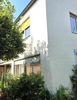 Zweifamilienhaus mit Ausbaupotenzial in Toplage zwischen Kammgarnquartier und Spickel - Augsburg