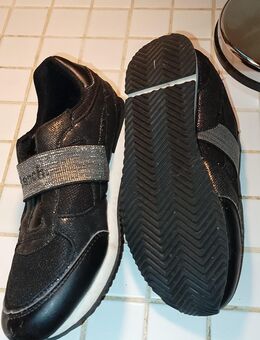 Bench. Mädchen Frauen Sneakers Gr 35 schwarz silber von privat lip in Schuh Gummiband Sohlenlänge 24cm breit 8cm norm Weite - Esslingen (Neckar)