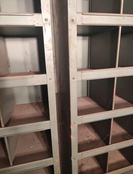 2x RUWE Werkstattregale aus VW Stammhaus / Werkstatt 1950er Jahre im Originalzustand. Stahlblech, Resedagrün, Industriedesign. - Herne