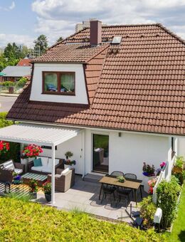 Modernes Einfamilienhaus nahe Alt-Marzahn - Mit Einbauküche, Kamin, Rollläden, Terrasse, Carport - Berlin