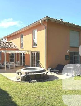Exklusives Einfamilienhaus mit Traumgarten sucht neuen Eigentümer - Breitenbrunn (Regierungsbezirk Oberpfalz)