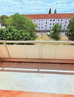 **Besichtigung: So., 13.07.25 um 12:30 Uhr** Balkonwohnung im Komponistenviertel! - Brandenburg (Havel)