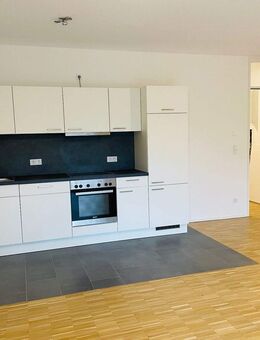 Großzügige 1-Zimmer-Wohnung mit Loggia und Einbauküche - Nürnberg