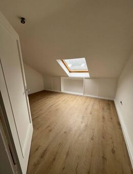 Attraktive 3-Zimmer-DG-Wohnung mit Blick auf die Stiftskirche in Neustadt - Neustadt (Weinstraße)