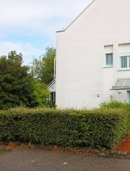 Wie im eigenen Haus: 3-Zimmer-Wohnung mit Garten, Hobbyraum und viel Potential - Garching (München)