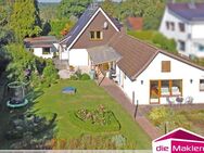 Großzügiges Einfamilien- oder Mehrgenerationenhaus auf parkähnlichem Grundstück in Leezen - Leezen (Schleswig-Holstein)