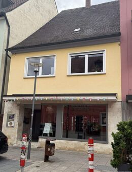 Mehrfamilienhaus mit 3 WE + 1 Laden, 5 Garagen mit viel Freifläche in Stadtmitte - Höchstadt (Aisch)